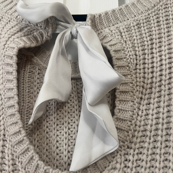 Ivory Cable Pullover Keyhole Tie Back Sweater - Picture 3 of 6